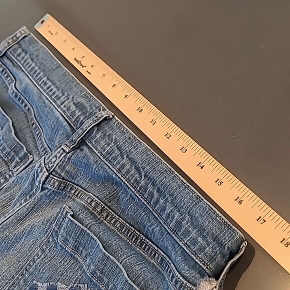 Old Navy jeans upcycle apron. Distressed edges - Picture 6 of 11